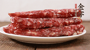 金字香腸切小段備用。