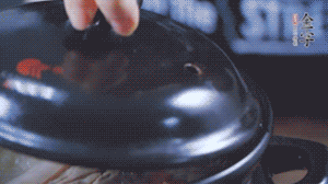 大火煮沸后，小火慢燉1～1.5個小時。