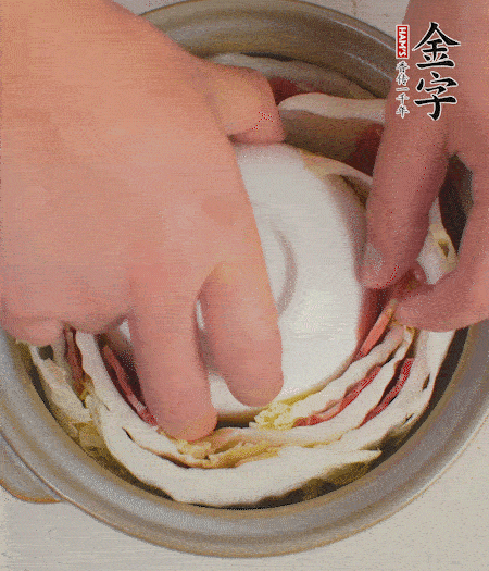 寬度剛好是鍋的高度?？垡粋€小碗更有助于幫助造型。