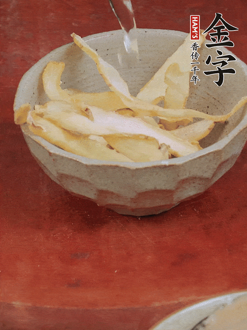 玉竹、花菇分別清水泡發(fā)。