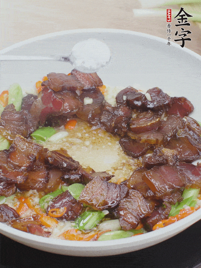 下醬油肉，一點(diǎn)生抽、白糖調(diào)味。
