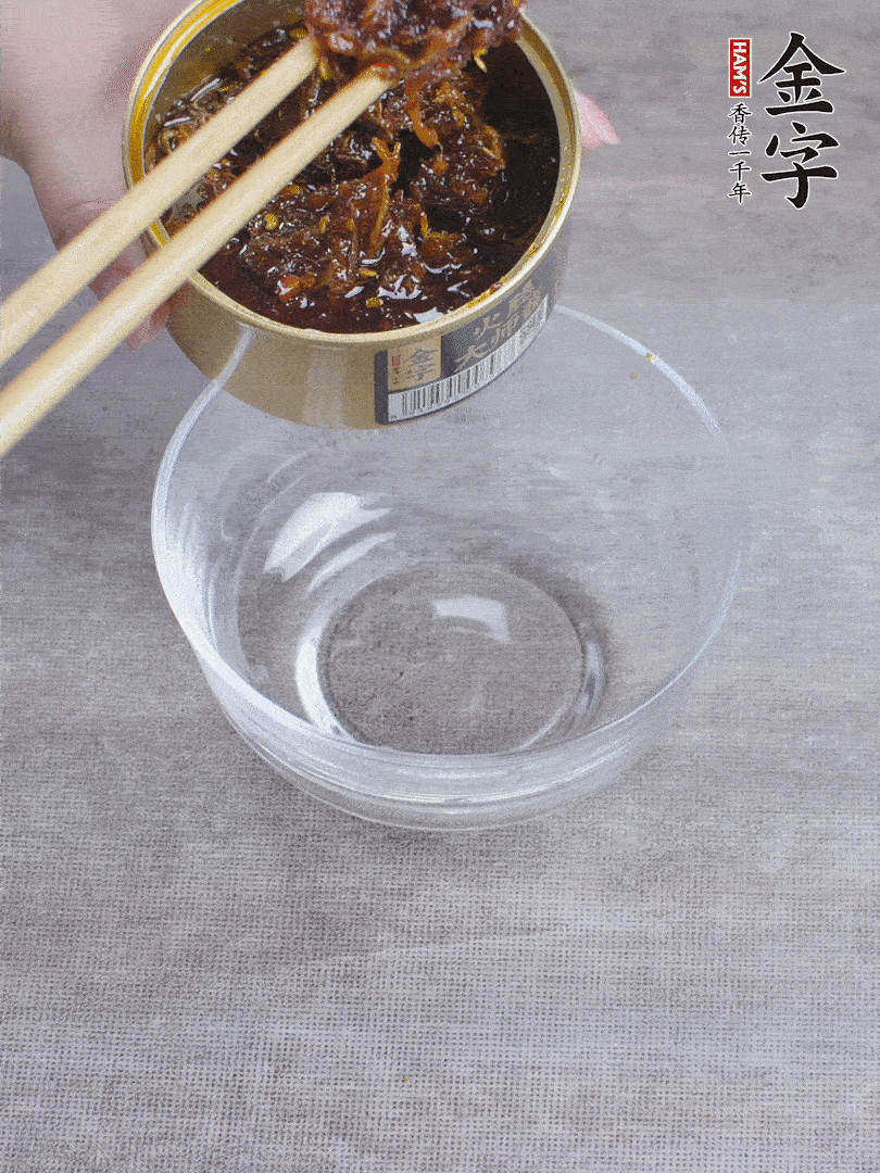 金字火腿大師醬2勺、醬油1勺、白砂糖1/2勺調(diào)勻。