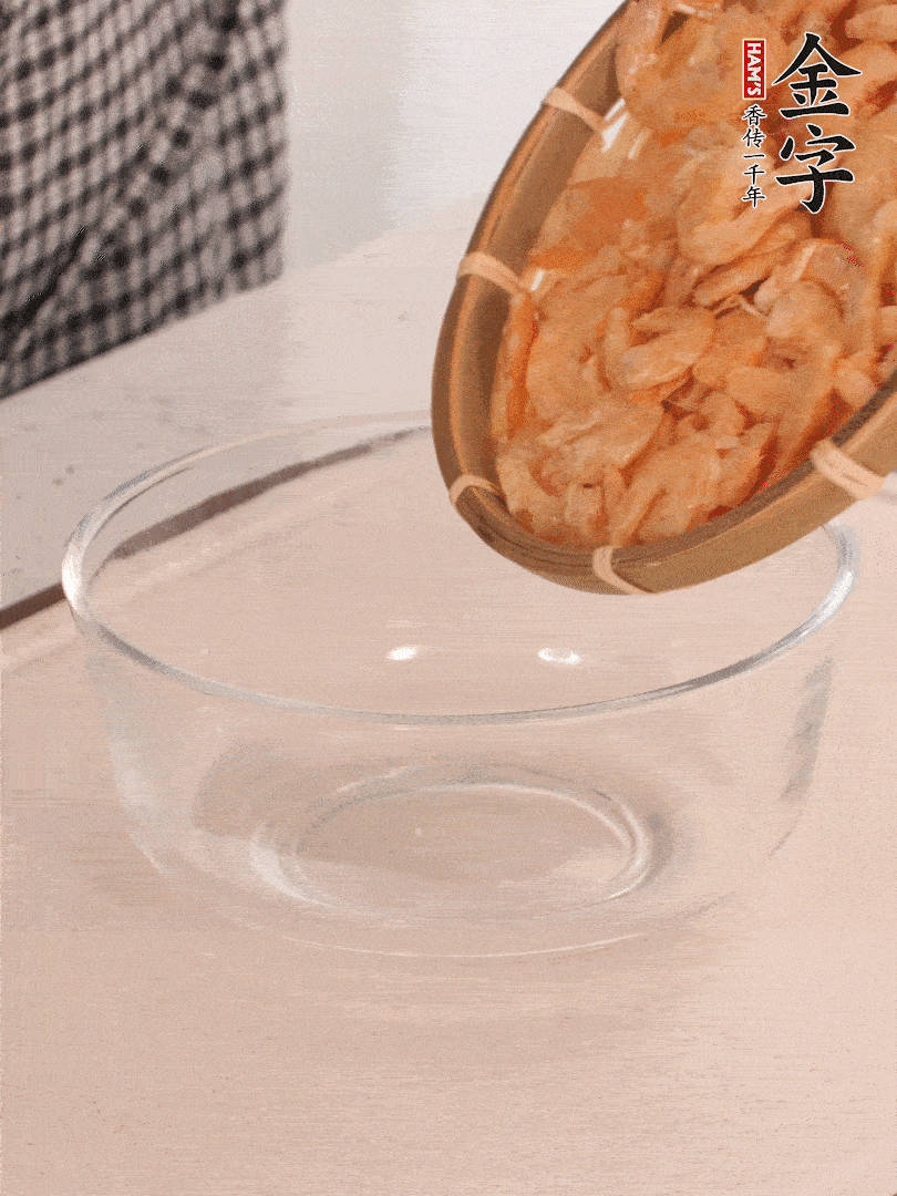 海米提前用溫水浸泡一會(huì)。