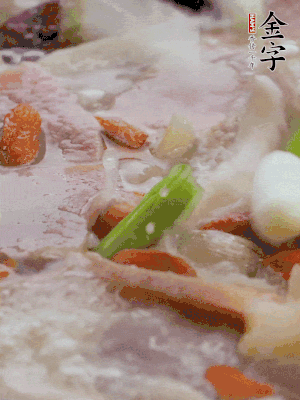 最后下枸杞、蒜白。