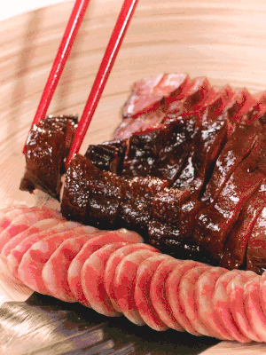 香腸、醬肉適合切片、醬鴨適合切塊。