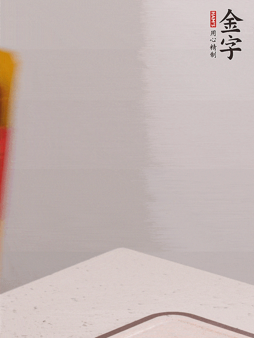 金字火腿切片，溫水浸泡5分鐘，將牛腩放鍋中，倒入比食材多2倍的清水，加姜焯水