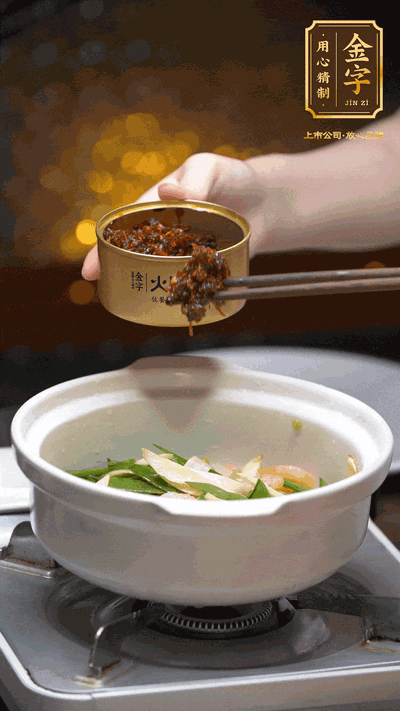 蝦仁、XO醬，猛火翻炒均勻