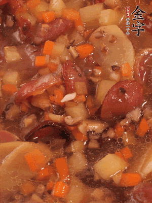 加大半碗水，沒(méi)過(guò)大部分食材