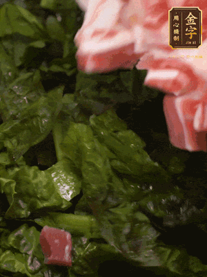 大米淘洗干凈，把食材全部放進(jìn)去，加適量水?dāng)嚢杈鶆?>
					</div>
					<span>步驟 3/5</span>
					<p>大米淘洗干凈，把食材全部放進(jìn)去，加適量水?dāng)嚢杈鶆?/p>
				</li><li>
					<div   id=