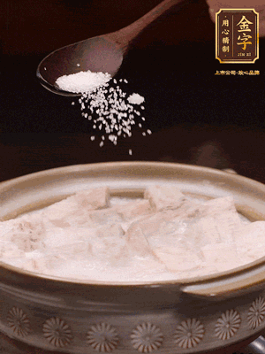 大火后改小火炆8分鐘左右，再加味精、精鹽，繼續(xù)炆至芋頭入味