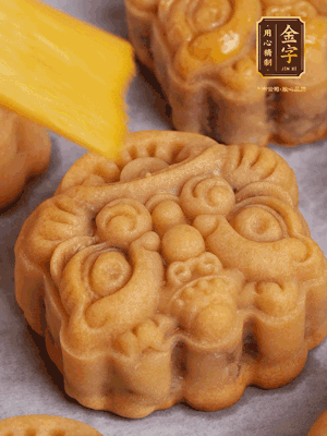 冷卻5分鐘刷上蛋液，160℃再烤10分鐘，回油1晚更香