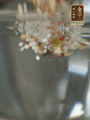 雜糧提前浸泡6小時，洗凈后下砂鍋