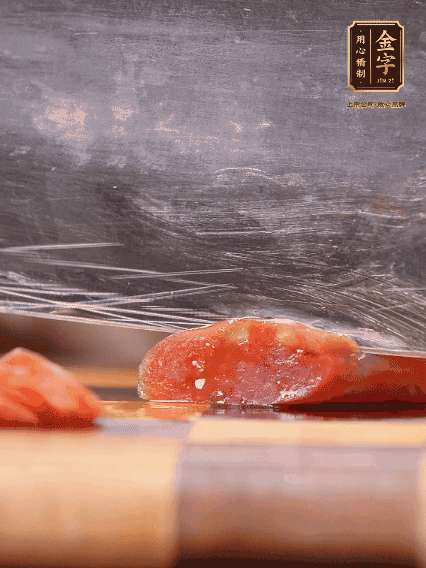 臘腸蒸熟，切片備用