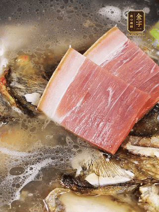 大火燒開，大火煮10~15分鐘。放入切好的豆腐，再煮5分鐘大火燒開，大火煮10~15分鐘。放入切好的豆腐，再煮5分鐘