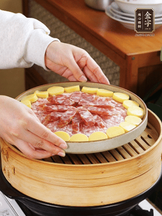 水開(kāi)后上鍋蒸15分鐘。